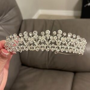 ✨Beautiful Rhinestone Tiara✨👰‍♀️